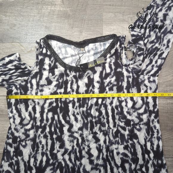 Rose & Olive Cold Shoulder Top Size 1X - Picture 3 of 5